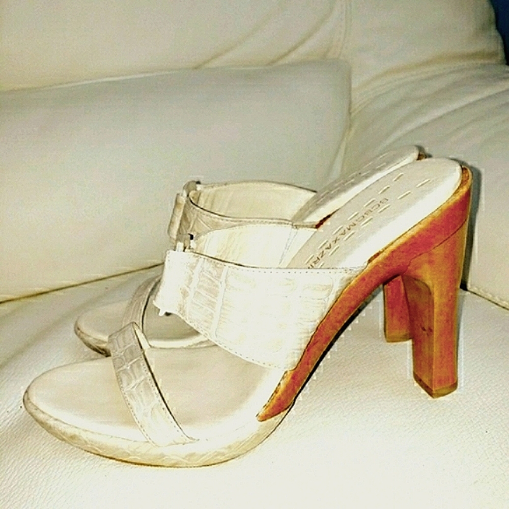 BCBGMAXAZRIA SHOES - Picture 2 of 7